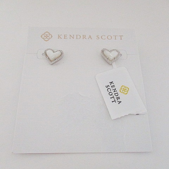 KENDRA SCOTT - Ari Heart Silver Stud Earrings in Ivory Mother-of-Pearl - Picture 2 of 4